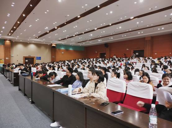 优秀学生报告会1.jpg